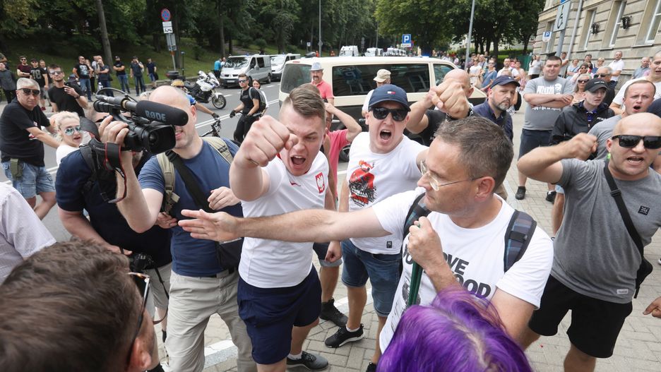 "Wydarzeniom w Białymstoku winne są małe zradykalizowane grupki — te grupki to siejący nienawiść politycy, biskupi i szeregowi księża, a także przywódcy narodowców"