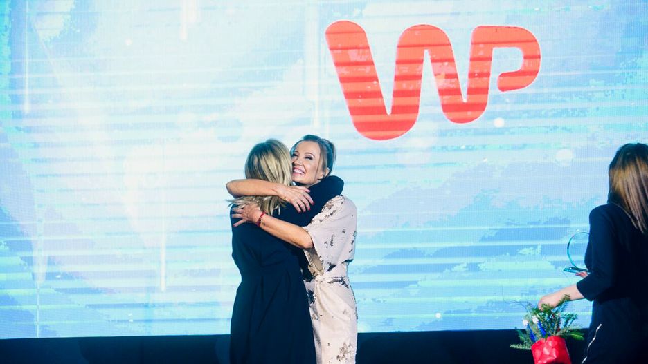 Wręczenie Wirtualnej Polsce statuetki Kwiatu Kobiecości.