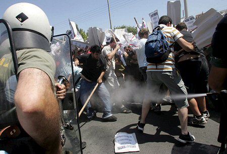 Starcia studentów z policją w Atenach