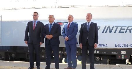 Klimatyzacja, internet, gniazdka to za mało. Pasażerowie wracają na kolej i domagają się nowości
