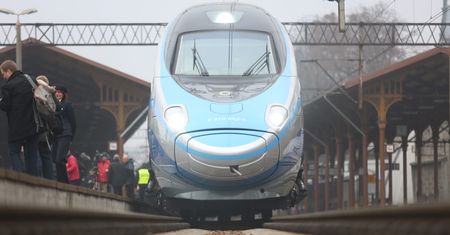 Ustawili barykadę na torach. Pendolino cudem wyhamowało