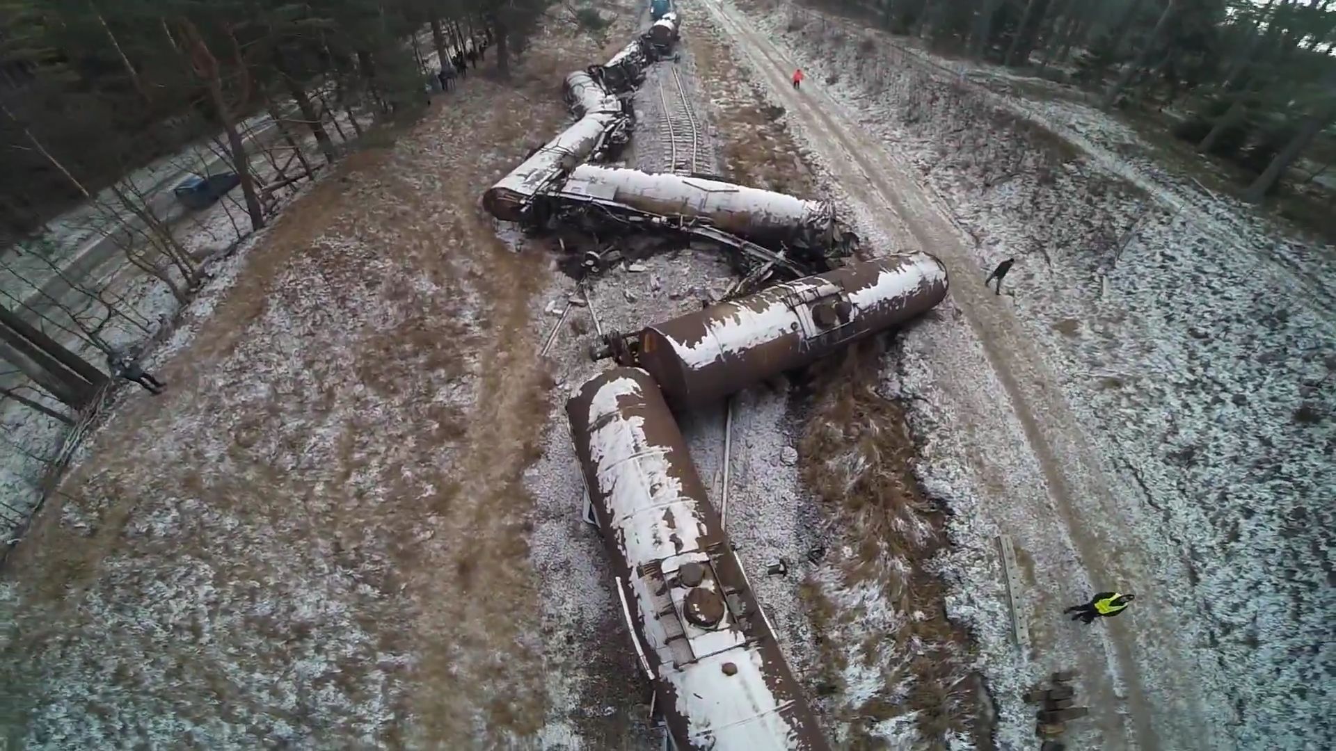 Wypadek pociągu-cysterny. Wyciekło ponad 40 ton żywicy