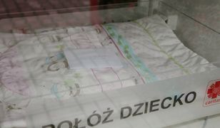 Olsztyn: policjanci dotarli do matki, która porzuciła dzieci w "oknie życia"