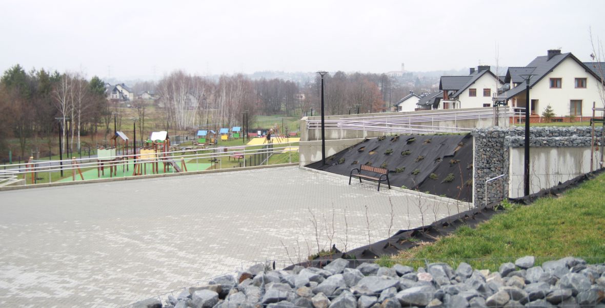 Deptak, plac zabaw i plenerowa siłownia - Nieboczowy nie są typową wioską 