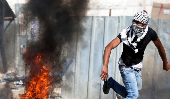 Izrael odpowiada ogniem. Palestyńczyk postrzelony w Strefie Gazy