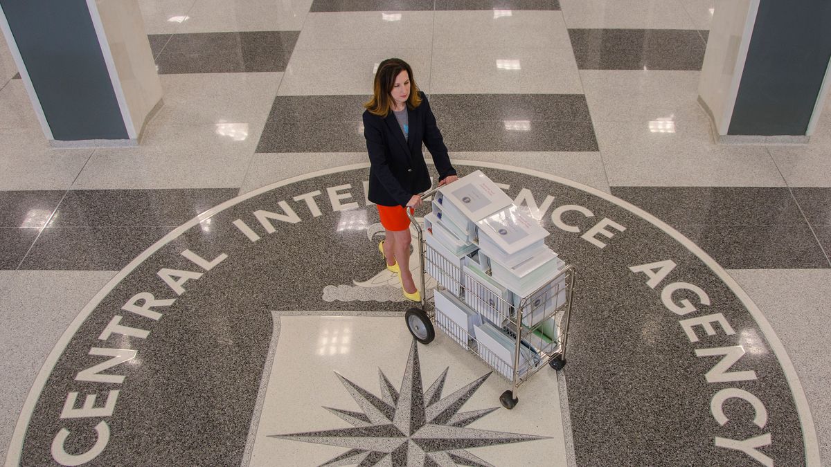 CIA szuka ludzi przez prasę, polska CBA woli ogłoszenia w internecie