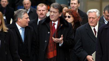 Prezydent Kwaśniewski z prezydentami Ukrainy i Litwy w drodze na uroczystości zaprzysiężenia