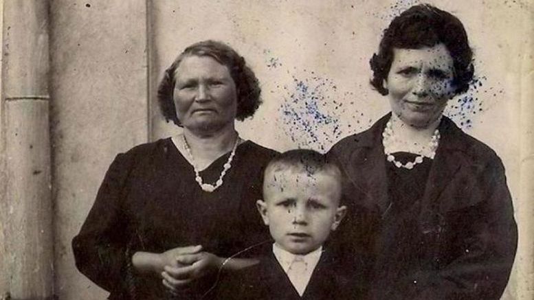 Po lewej mama Franciszki i Marianny Urawskich.