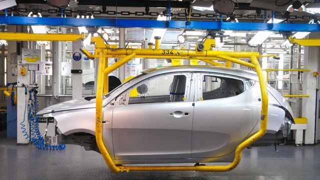 Dziennie jedną linię montażową opuszczają setki samochodów.