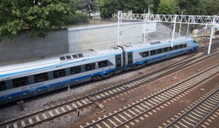 Wrocław - Psie Pole. Maszynista zgłosił, że pod pociąg mogli wejść ludzie. Trwają poszukiwania