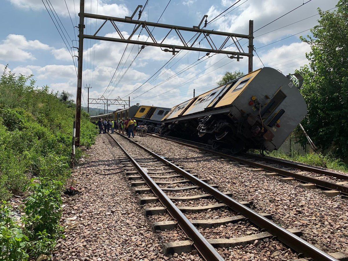 800 podróżujących