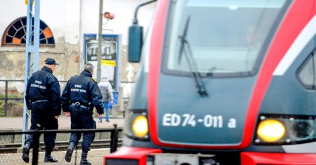 Dramat na torach. Pociąg potrącił dwie młode osoby