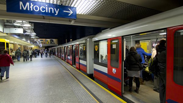 Awaria metra. Uruchomiono linię zastępczą