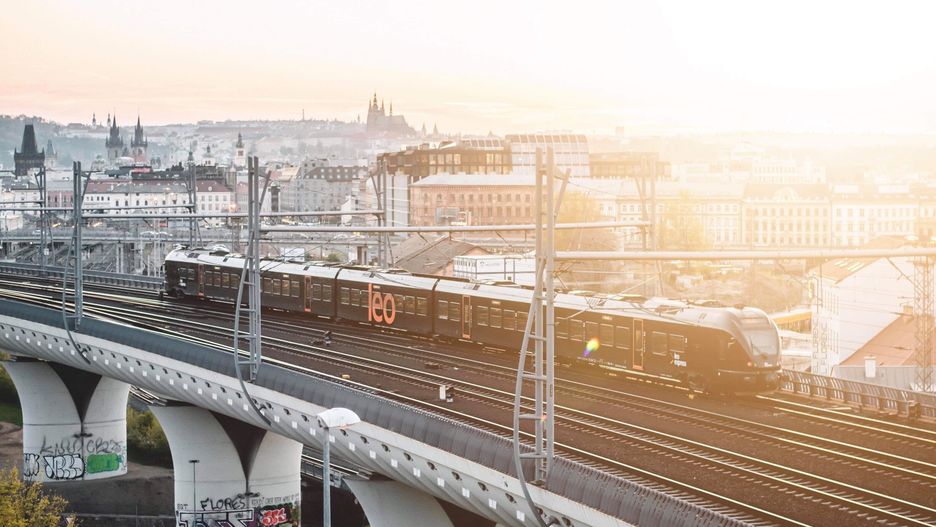 Od ponad tygodnia podróżni nie mogą kupić biletów na pociąg Wrocław - Praga przez stronę i kasy Kolei Dolnośląskich.