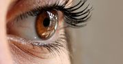 Mrugając, masz zamknięte oczy godzinę dziennie.  Prawda czy fałsz?