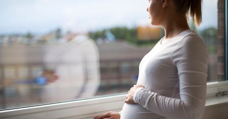Ciąża po pięćdziesiątce? Nadzieja dla kobiet po menopauzie