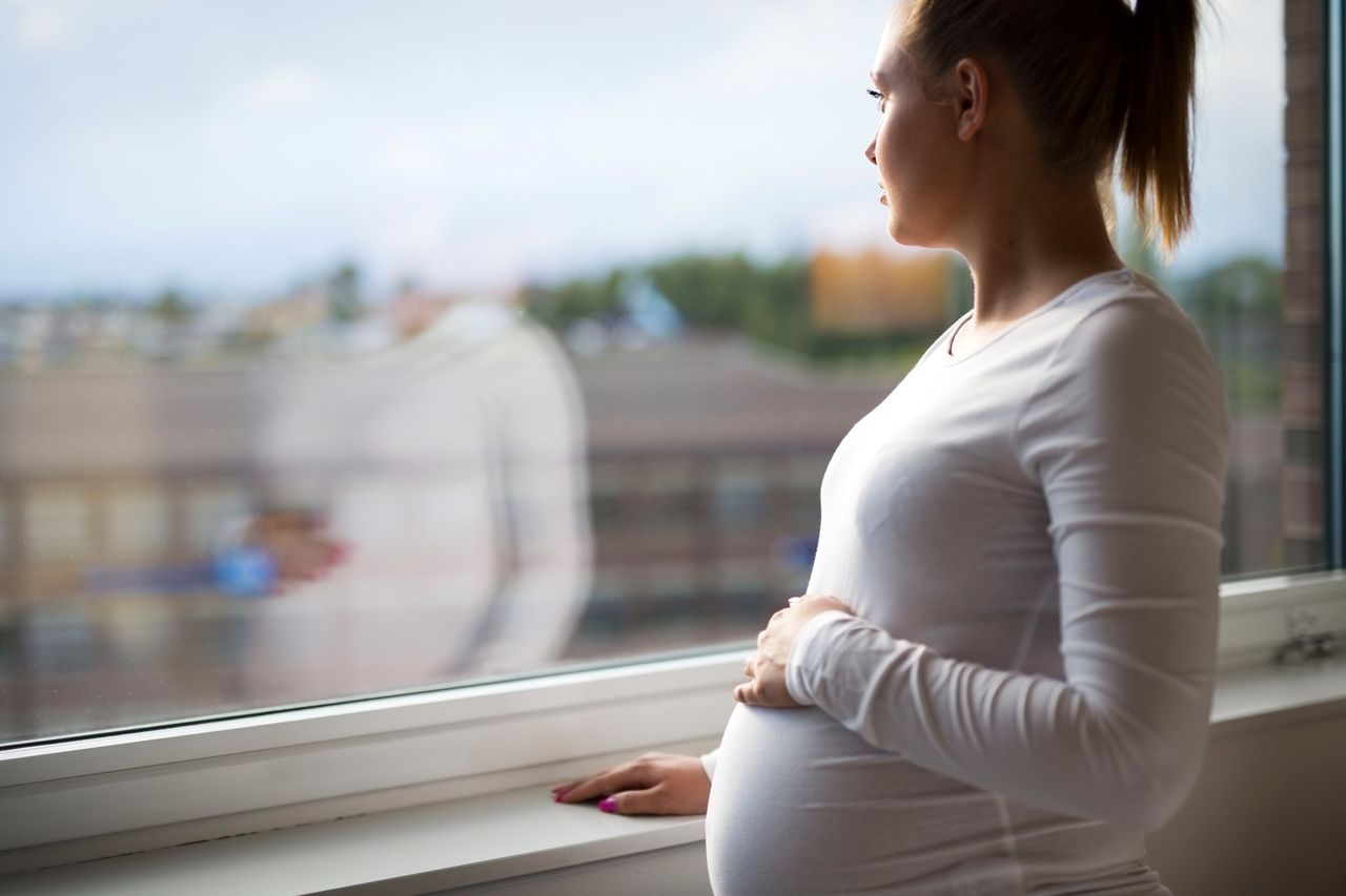 Pracownicy rejestracji odmówili kobiecie w widocznej ciąży przyjęcia. "Brak zaświadczenia"