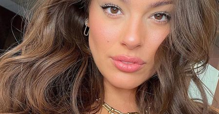 Ashley Graham w drugiej ciąży. Modelka plus size pokazała sporych rozmiarów brzuszek