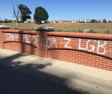 Brutalne pobicie wykładowcy we Wrocławiu. Skrytykował homofobiczny napis na murze