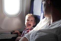 Uroki podróży samolotem. "Nadchodzi krzyczące dziecko"
