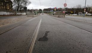 Najsłynniejsza łopata w Polsce. Dziura już załatana