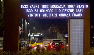 Ząbki chciały uczcić niepodległość bramą. Teraz mieszkańcy są wściekli