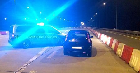 Podkarpackie. Pijany jechał pod prąd A4. Zatrzymała go służba celno-skarbowa