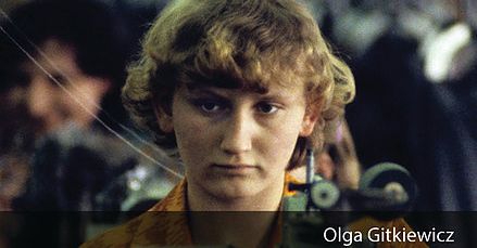 Podobno praca leży na ulicy. Niejeden z bohaterów tej książki się o nią potknął