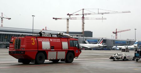 Awaryjne lądowanie na Okęciu. "Pilot zgłosił problem"
