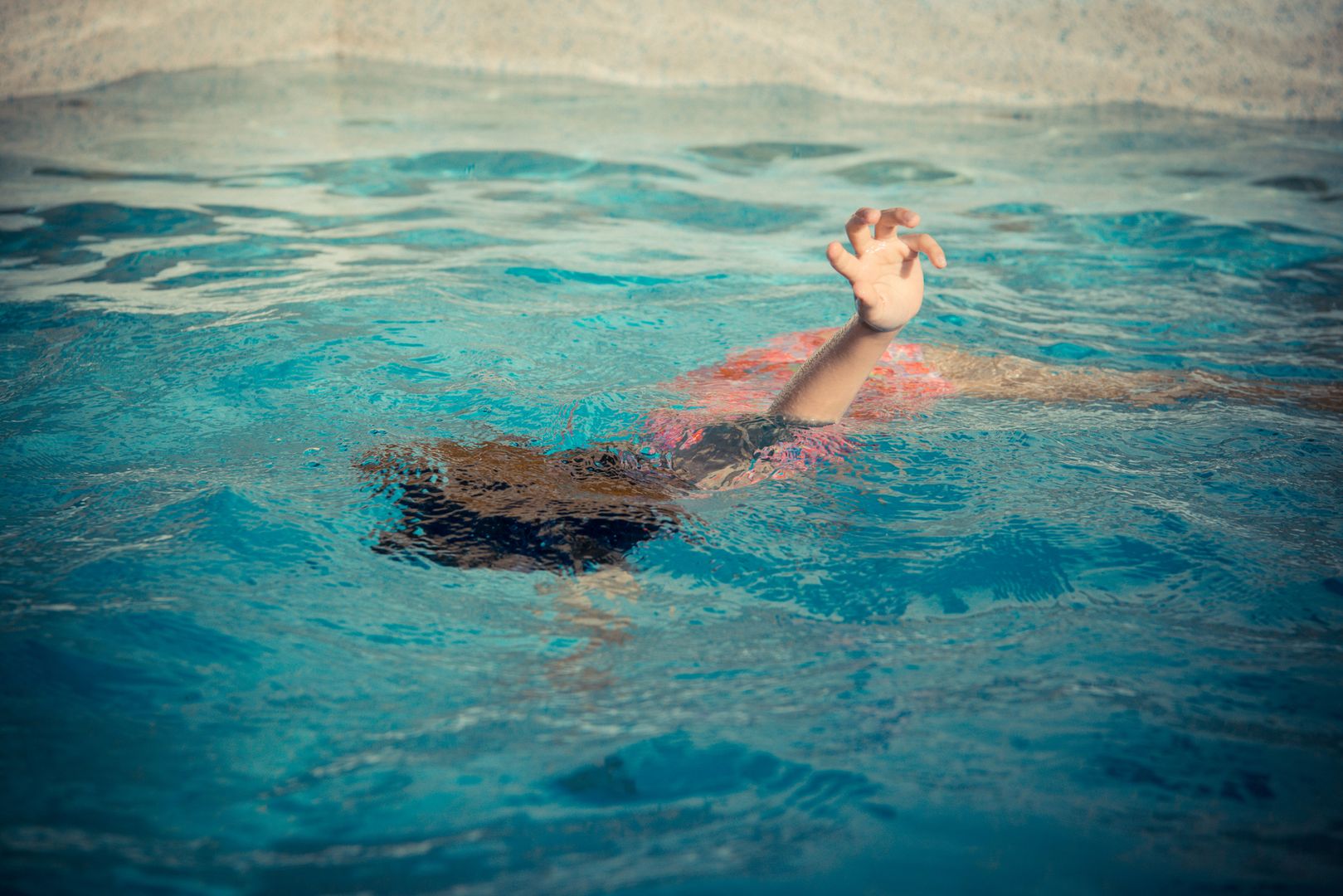 Tragedia na wakacjach. 4-latka utonęła na basenie w Hiszpanii