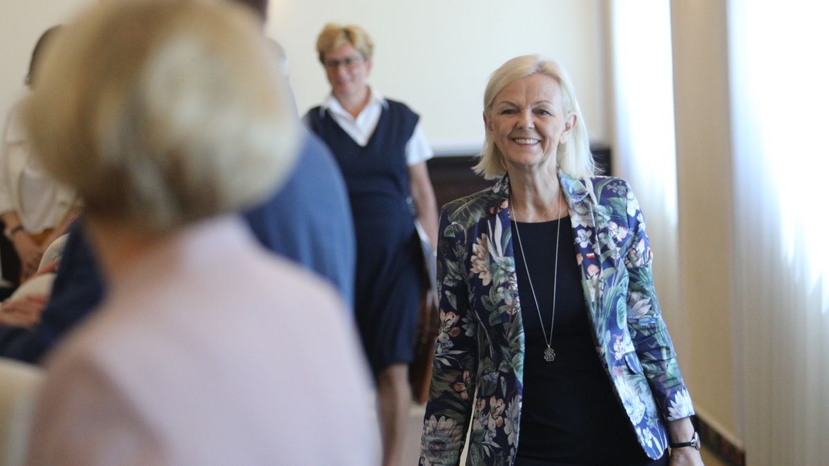 Bożena Borys-Szopa, minister rodziny, pracy i polityki społecznej