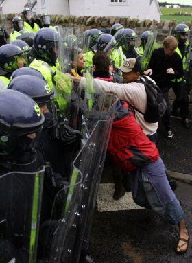 Starcia z policją na szczycie G-8