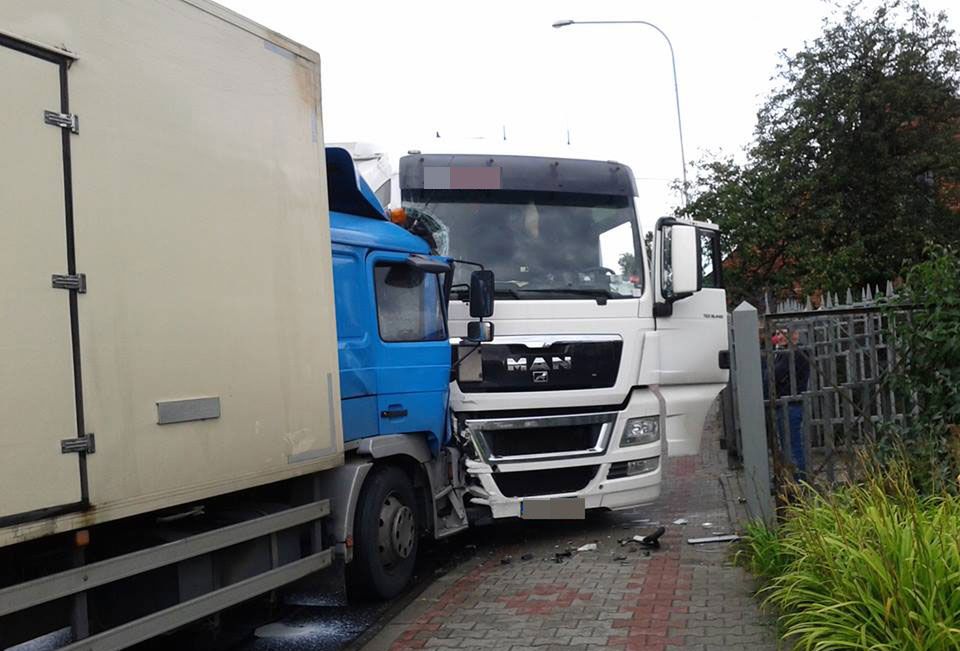 Wypadek 3 pojazdów w Ujściu