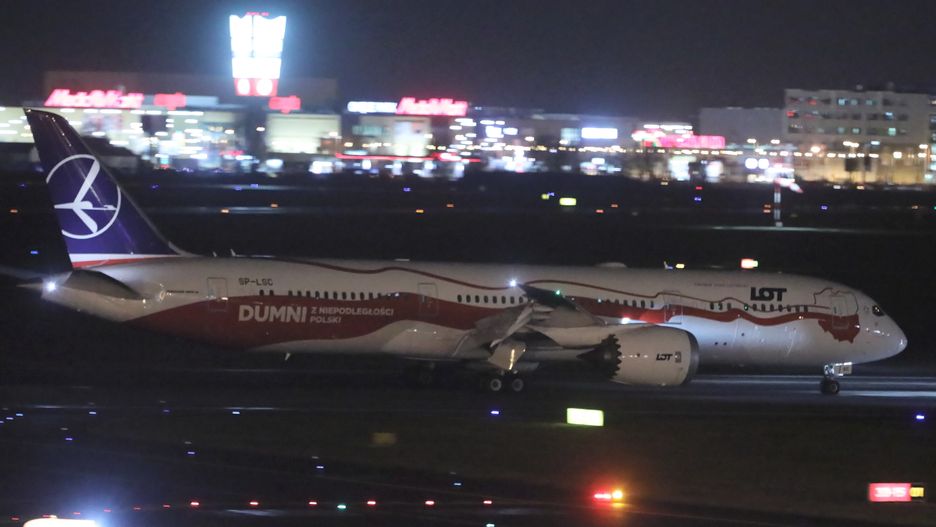 Warszawa. LOT wstrzymał rejsy do Chin do końca lutego
