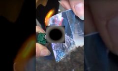 Nastolatki spaliły zdjęcie koleżanki. "Nie ma cię ku..o"