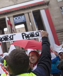 Rząd przyspieszył wypłatę trzynastek. "Premie" dla budżetówki pochłoną prawie 2,6 mld zł.