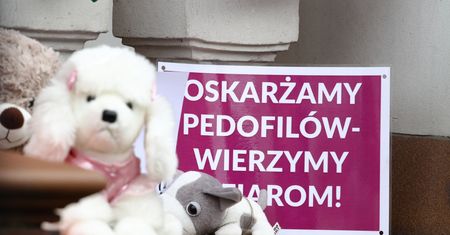 Odszkodowania dla ofiar księży mogą drogo kosztować polski Kościół. Jego bogactwa jednak nie zniszczą