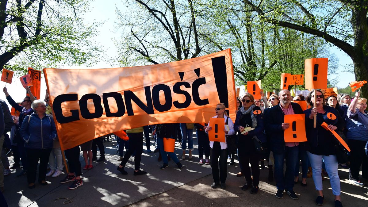 Emerytowani nauczyciele nie chcą pracować w szkołach. Odchodzą, a dyrektorzy nie mają nikogo na ich miejsce