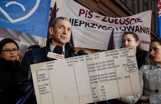 Strajk nauczycieli. Suski mówi o "niedużej różnicy" w zarobkach posłów i pedagogów. Sprawdzamy