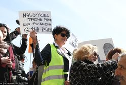 Problem z podwyżkami dla nauczycieli. Są opóźnienia. "Brakuje pieniędzy"