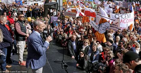 Strajk nauczycieli. Kolejna manifestacja i przemarsz ulicami Warszawy