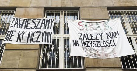 Strajk Nauczycieli 2019. W szkołach w Warszawie i w całym kraju rusza strajk włoski. Sprawdź, co oznacza dla nauczycieli i uczniów