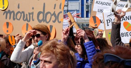 Nauczyciele wychodzą na ulice. Manifestować będą co miesiąc