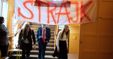Strajk nauczycieli 2019. PiS nie czuje, że przegrywa. "Okrągły stół" ma być nowym otwarciem
