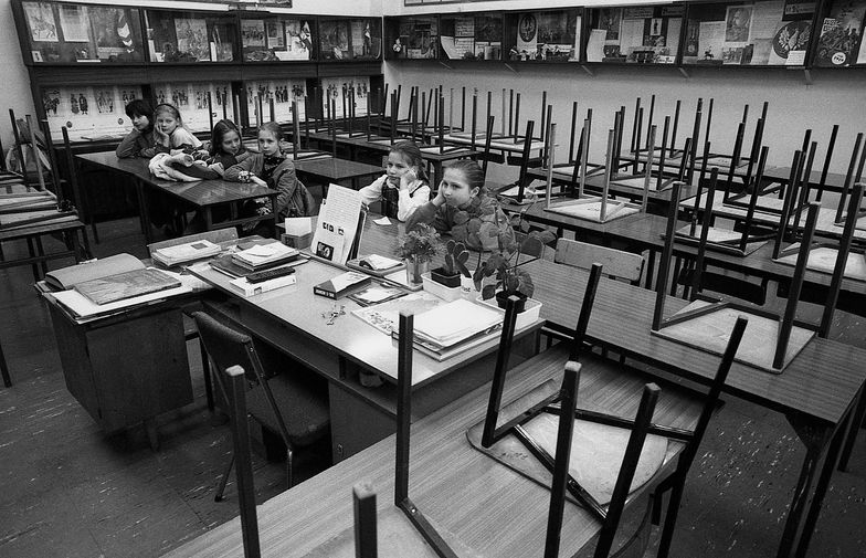 W maju 1993 r. w wielu szkołach nie odbywały się zajęcia. 