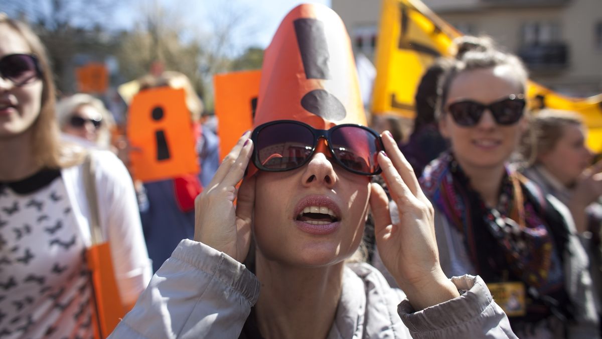 Nauczyciele dostali pensje po strajku. "Ponad połowa mniej. To straszne"