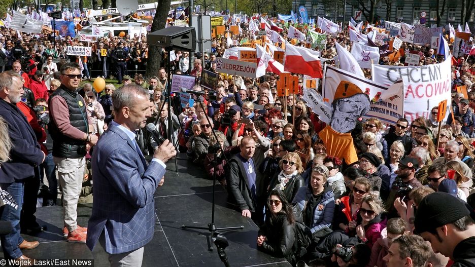 17. dzień strajku nauczycieli. Trwa kolejna manifestacja w Warszawie
