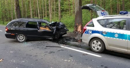 Strzały podczas pościgu koło Olsztyna. Potrącił policjanta