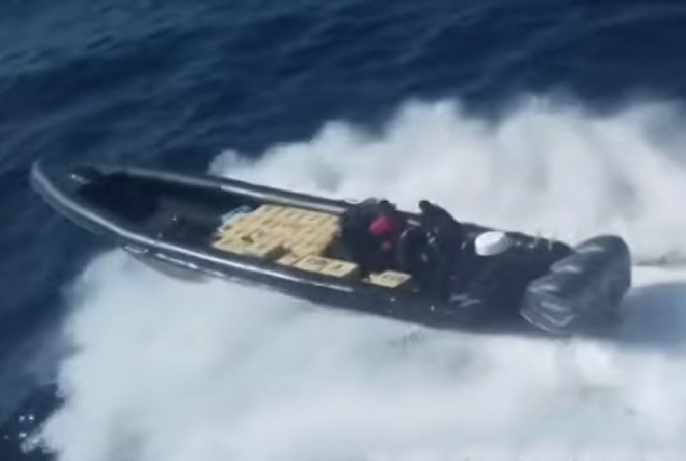 Spektakularne wideo z pościgu szybkich łodzi. Hiszpanie kontra przemytnicy koło Gibraltaru