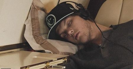 Avicii brał po 20 pigułek dziennie. Trzeźwy nie wychodził na scenę